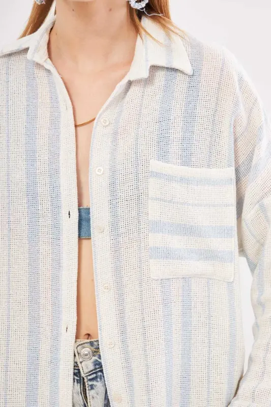 Kadın Açık Mavi Uzun Kollu Cep Detaylı Sırtı Pileli Çizgili Oversize Gömlek ARM-24Y001053-Açık Mavi - 4