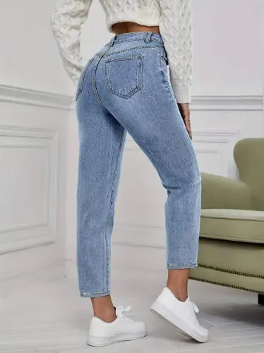 Kadın Açık Mavi Yırtık Mom Fit Kot Pantolon - BÜYÜKBEDENIZ (1)