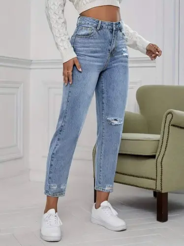 Kadın Açık Mavi Yırtık Mom Fit Kot Pantolon - 1