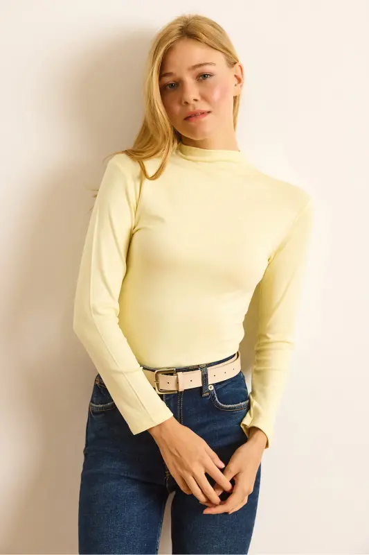Kadın Açık Sarı Dik Yaka Dökümlü Soft Touch Bluz BLZ-19002758-Açık Sarı - 4