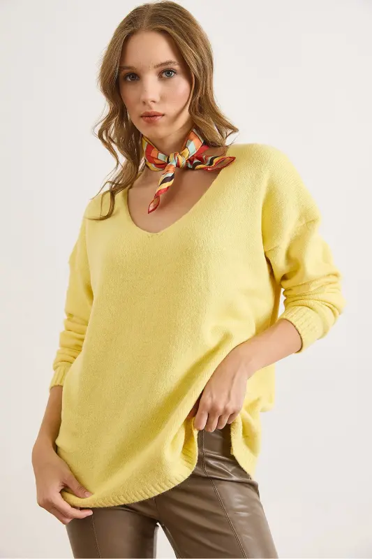 Kadın Açık Sarı V Yaka Yumuşak Dokulu Triko Kazak KZK-19000598-Açık Sarı - 5