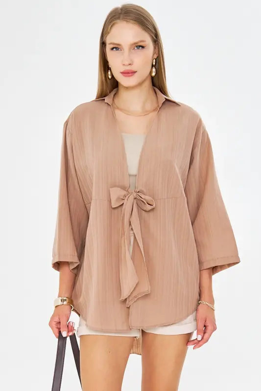 Kadın Açık Vizon Kendinden Çizgili Önden Bağlamalı Kimono Gömlek ARM-24Y001101-Açık Vizon - ARMONIKA
