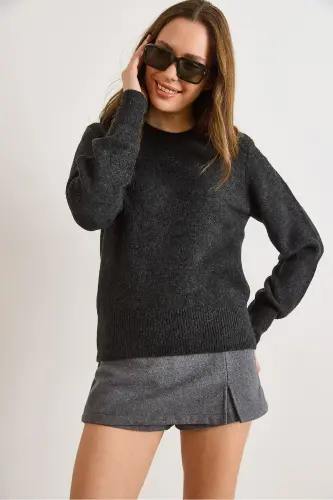 Kadın Antrasit Bisiklet Yaka Yumuşak Dokulu Basic Triko Kazak KZK-19000845-Antrasit - OLALOOK (1)