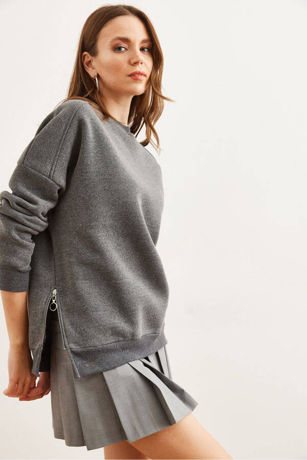 Kadın Antrasit Yanları Fermuar Detaylı İçi Polarlı Kalın Sweatshirt SWT-19000624 - Antrasit - 2