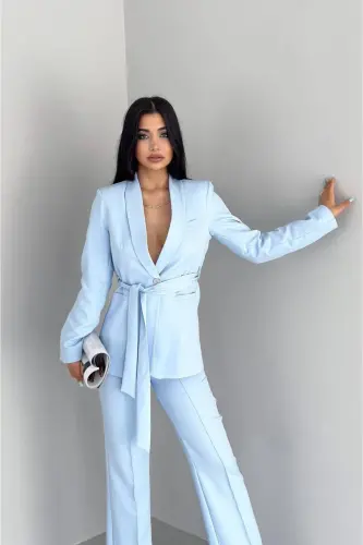 Kadın Bağlamalı Sahte Cepli Kemerli Şal Yaka Blazer Ceket Boru Paça Esnek Pantolon Takım Elbise - Bebe Mavisi 