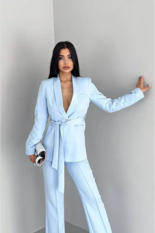 Kadın Bağlamalı Sahte Cepli Kemerli Şal Yaka Blazer Ceket Boru Paça Esnek Pantolon Takım Elbise - Bebe Mavisi - 1