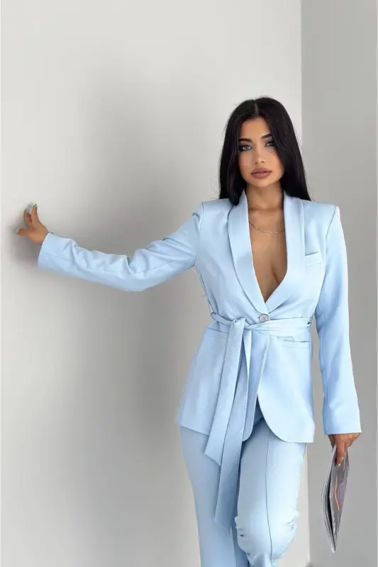 Kadın Bağlamalı Sahte Cepli Kemerli Şal Yaka Blazer Ceket Boru Paça Esnek Pantolon Takım Elbise - Bebe Mavisi - 2