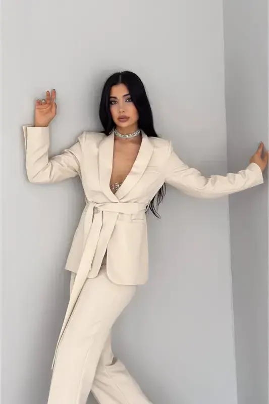 Kadın Bağlamalı Sahte Cepli Kemerli Şal Yaka Blazer Ceket Boru Paça Esnek Pantolon Takım Elbise-Bej - 2