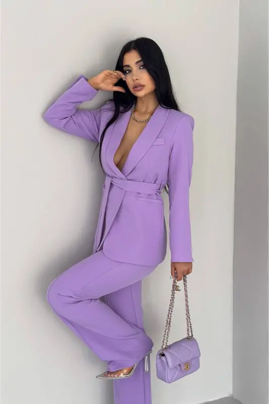 Kadın Bağlamalı Sahte Cepli Kemerli Şal Yaka Blazer Ceket Boru Paça Esnek Pantolon Takım Elbise - Lila - 4