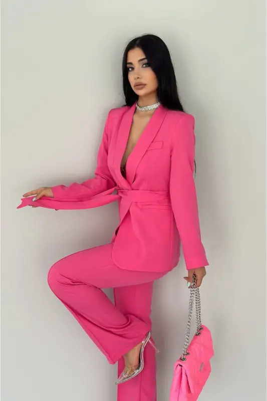 Kadın Bağlamalı Sahte Cepli Kemerli Şal Yaka Blazer Ceket Boru Paça Esnek Pantolon Takım Elbise - Pembe - 2