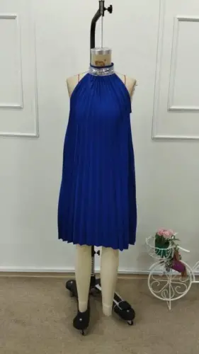 Kadın Balıkçı Yaka Omuzlardan Açık Pılelı Kısa Janjan Krep Elbise - 7