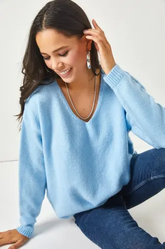 Kadın Bebe Mavi V Yaka Yumuşak Dokulu Triko Kazak KZK-19000598-Bebe Mavi - OLALOOK (1)