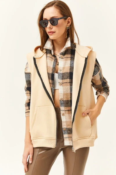 Kadın Bej Kanguru Cepli Kapüşonlu Şardonlu Oversize Yelek-Bej - Modazone (1)