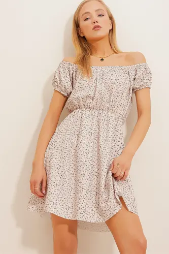 Kadın Bej Madonna Yaka Karpuz Kollu Desenli Krinkıl Örme Elbise Alc-X10516-Bej - TREND ALAÇATI STILI (1)