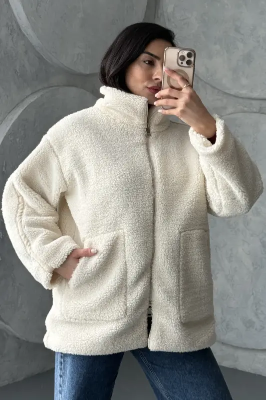 Kadın Bej Oversize Peluş Mont - Çift Fermuarlı, Dik Yakalı-Bej - 2