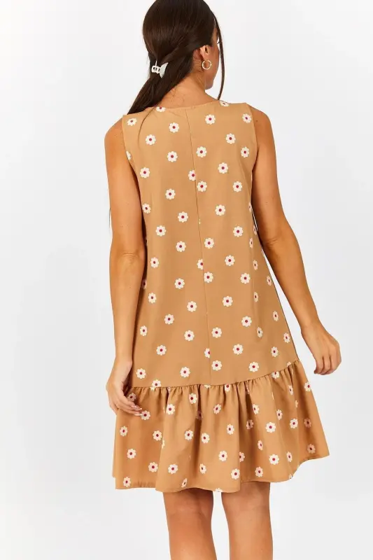 Kadın Bej Papatya Desen Kolsuz Eteği Fırfırlı Elbise ARM-22Y001123-Bej - 4