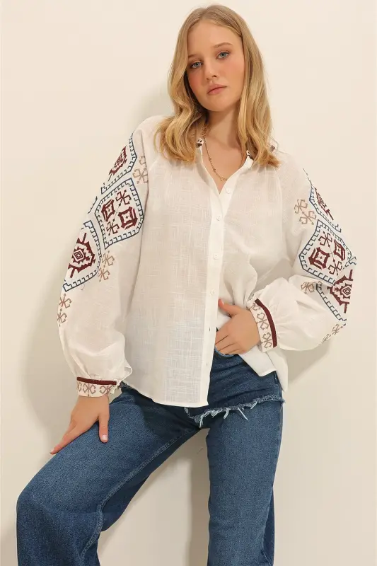 Kadın Beyaz Balon Kol Nakışlı Yakasız Gömlek Alc-X11290-BEYAZ - 2