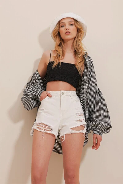 Kadın Beyaz Beş Cepli Yüksek Bel Soluk Efektli Paçası Dikişsiz Denim Şort ALC-X5960-Beyaz - Modazone