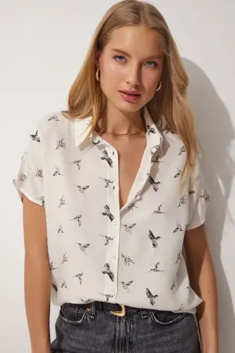 Kadın Beyaz Çiçek Desenli Kısa Kollu Viskon Gömlek BH00408-Beyaz - 1