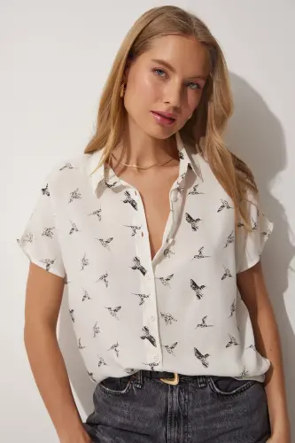 Kadın Beyaz Çiçek Desenli Kısa Kollu Viskon Gömlek BH00408-Beyaz - HAPPINESS İSTANBUL (1)