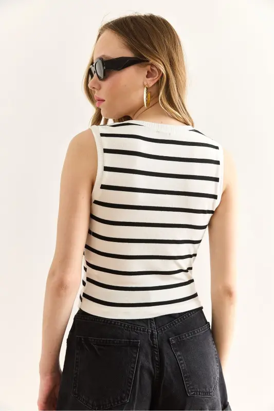 Kadın Beyaz Çıtçıtlı Çizgili Esnek Crop Bluz Blz-19002994-Beyaz - 6