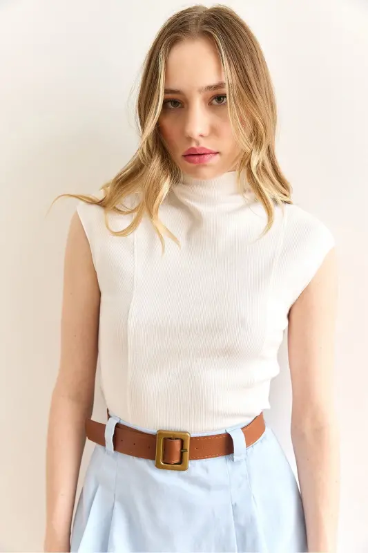 Kadın Beyaz Dik Yaka Dikiş Detaylı Crop Bluz BLZ-19003005 - Beyaz - 2