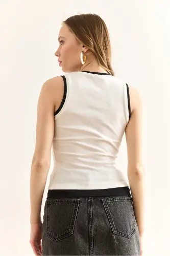 Kadın Beyaz Garnili Bisiklet Yaka Crop Bluz BLZ-19003003 - Beyaz - OLALOOK (1)