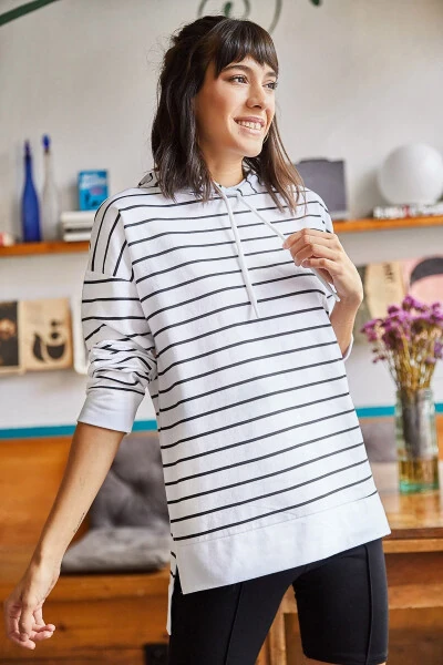 Kadın Beyaz Kapşonlu Çizgili Yanı Yırtmaçlı Sweatshırt SWT-19000410-Beyaz - 5