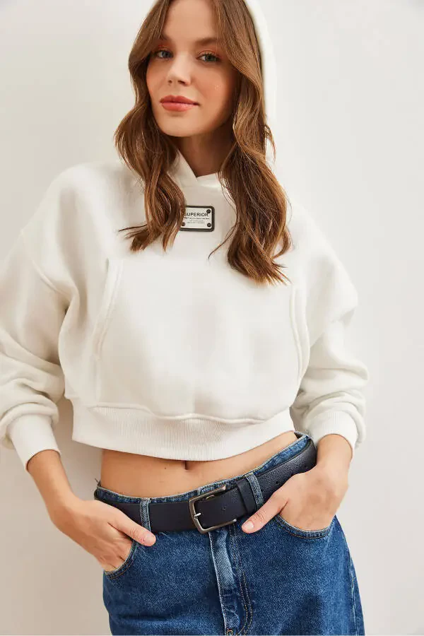 Kadın Beyaz Kapüşonlu Arma Detaylı Şardonlu Crop Kalın Sweatshirt SWT-19000664-Beyaz - 1