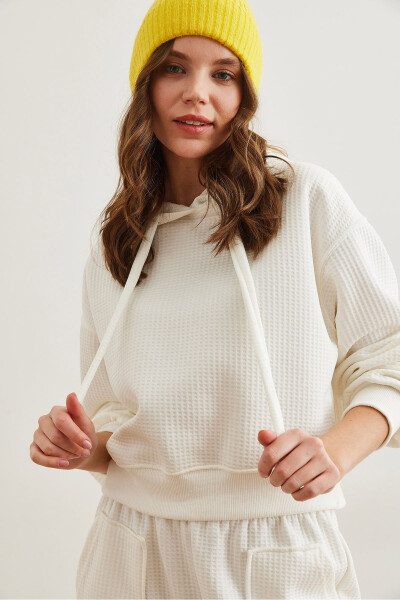 Kadın Beyaz Kapüşonlu Bağcıklı Waffle Sweatshirt SWT-19000708-Beyaz - 4