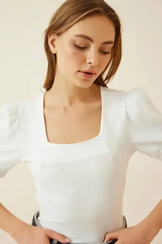 Kadın Beyaz Kare Yaka Balon Kollu Örme Bluz DD01051-Beyaz - HAPPINESS İSTANBUL (1)