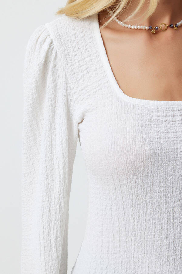 Kadın Beyaz Kare Yaka Dokulu Örme Bluz DD01111-Beyaz - 4