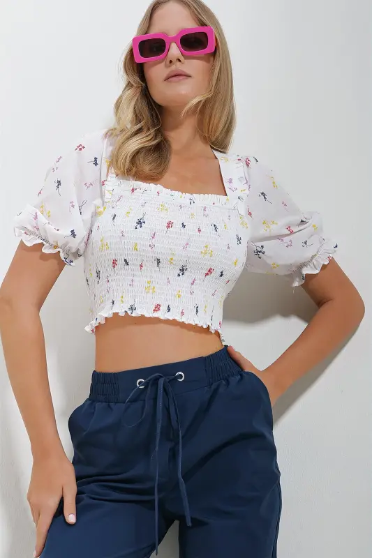 Kadın Beyaz Kare Yaka Karpuz Kol Gipeli Crop Keten Bluz ALC-X11651-BEYAZ - TREND ALAÇATI STILI