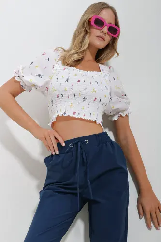 Kadın Beyaz Kare Yaka Karpuz Kol Gipeli Crop Keten Bluz ALC-X11651-BEYAZ - TREND ALAÇATI STILI (1)