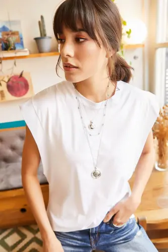 Kadın Beyaz Koltuk Altı Parçalı Yarasa T-shirt TSH-19000330-BEYAZ 