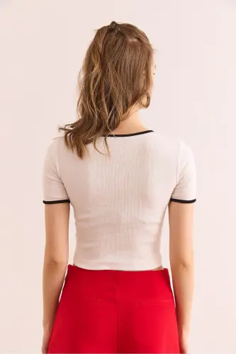 Kadın Beyaz Love Nakışlı Crop Esnek Pamuk Bluz BLZ-19002905-Beyaz - 7