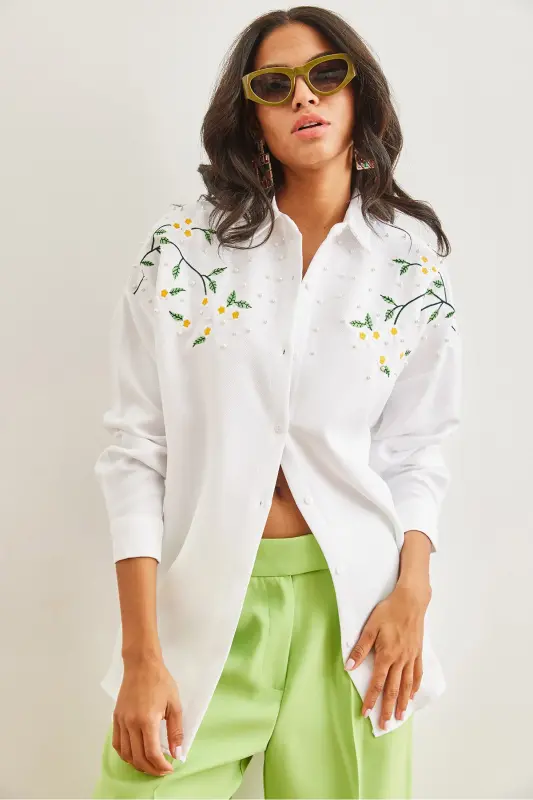 Kadın Beyaz Nakışlı İncili Yün Efektli Oversize Kışlık Gömlek GML-19001159-Beyaz - 4