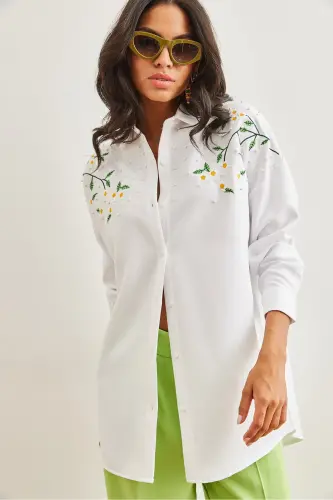 Kadın Beyaz Nakışlı İncili Yün Efektli Oversize Kışlık Gömlek GML-19001159-Beyaz - 6