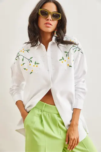 Kadın Beyaz Nakışlı İncili Yün Efektli Oversize Kışlık Gömlek GML-19001159-Beyaz 