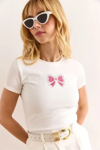 Kadın Beyaz Payet Fiyonk Detaylı İnce Fitilli Crop Bluz BLZ-19002989 - Beyaz - 18