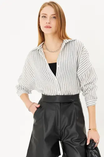 Kadın Beyaz-Siyah İnce Çizgili Oversize Uzun Basic Gömlek ARM-22Y001185 - Beyaz-Siyah - 3
