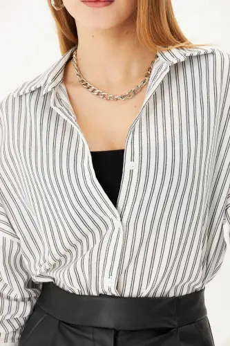 Kadın Beyaz-Siyah İnce Çizgili Oversize Uzun Basic Gömlek ARM-22Y001185 - Beyaz-Siyah - 4