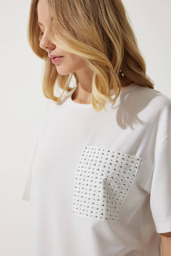 Kadın Beyaz Taş Detaylı Oversize T-Shirt PB00026 - 3