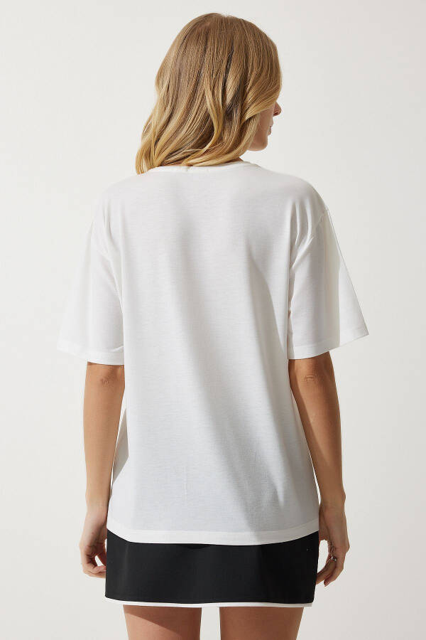 Kadın Beyaz Taş Detaylı Oversize T-Shirt PB00026 - 6