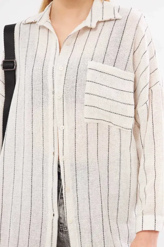 Kadın Beyaz Uzun Kollu Cep Detaylı Sırtı Pileli Çizgili Oversize Gömlek ARM-24Y001053-Beyaz - 3