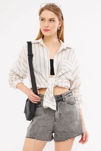 Kadın Beyaz Uzun Kollu Cep Detaylı Sırtı Pileli Çizgili Oversize Gömlek ARM-24Y001053-Beyaz - 4