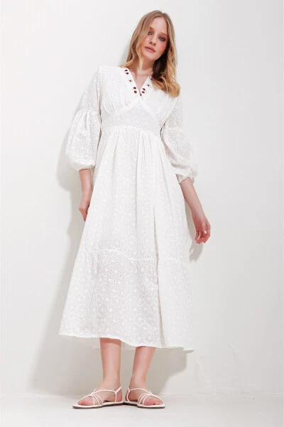 Kadın Beyaz V Yaka Fisto Ve Nakış İşlemeli İçi Astarlı Midi Boy Elbise ALC-X11567 - Modazone (1)