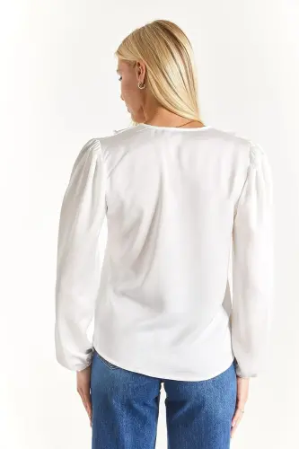 Damenbluse aus elastischem Baumwollsatin mit weißem Kragen, gerüschten Schultern und gerafften Ärmeln, Arm-22k001059 - Weiß - 4