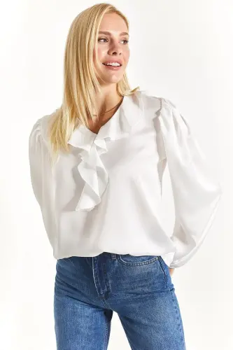 Kadın Beyaz Yakası Fırfırlı Omuzu Büzgülü Kolu Lastikli Pamuk Saten Bluz Arm-22k001059-Beyaz - ARMONIKA (1)