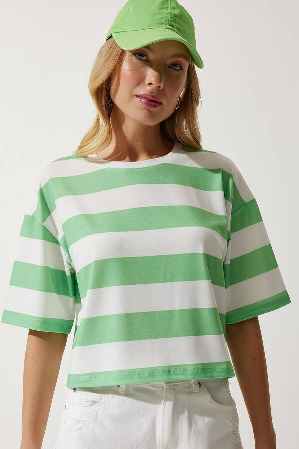 Kadın Beyaz Yeşil Bisiklet Yaka Çizgili Crop Örme T-Shirt HF00452-Beyaz Yeşil - 1